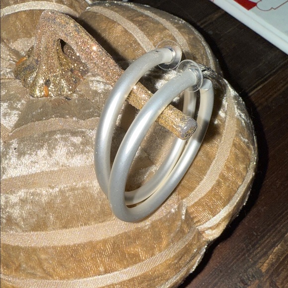 🆕🌿🤍SILVER 50mm Metal Bold Hoop Earrings - Picture 3 of 9